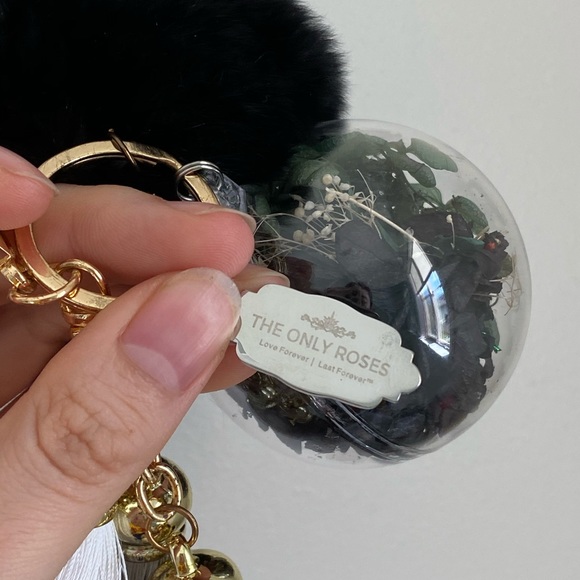NEW The Only Roses Keychain Charm - Picture 4 of 7